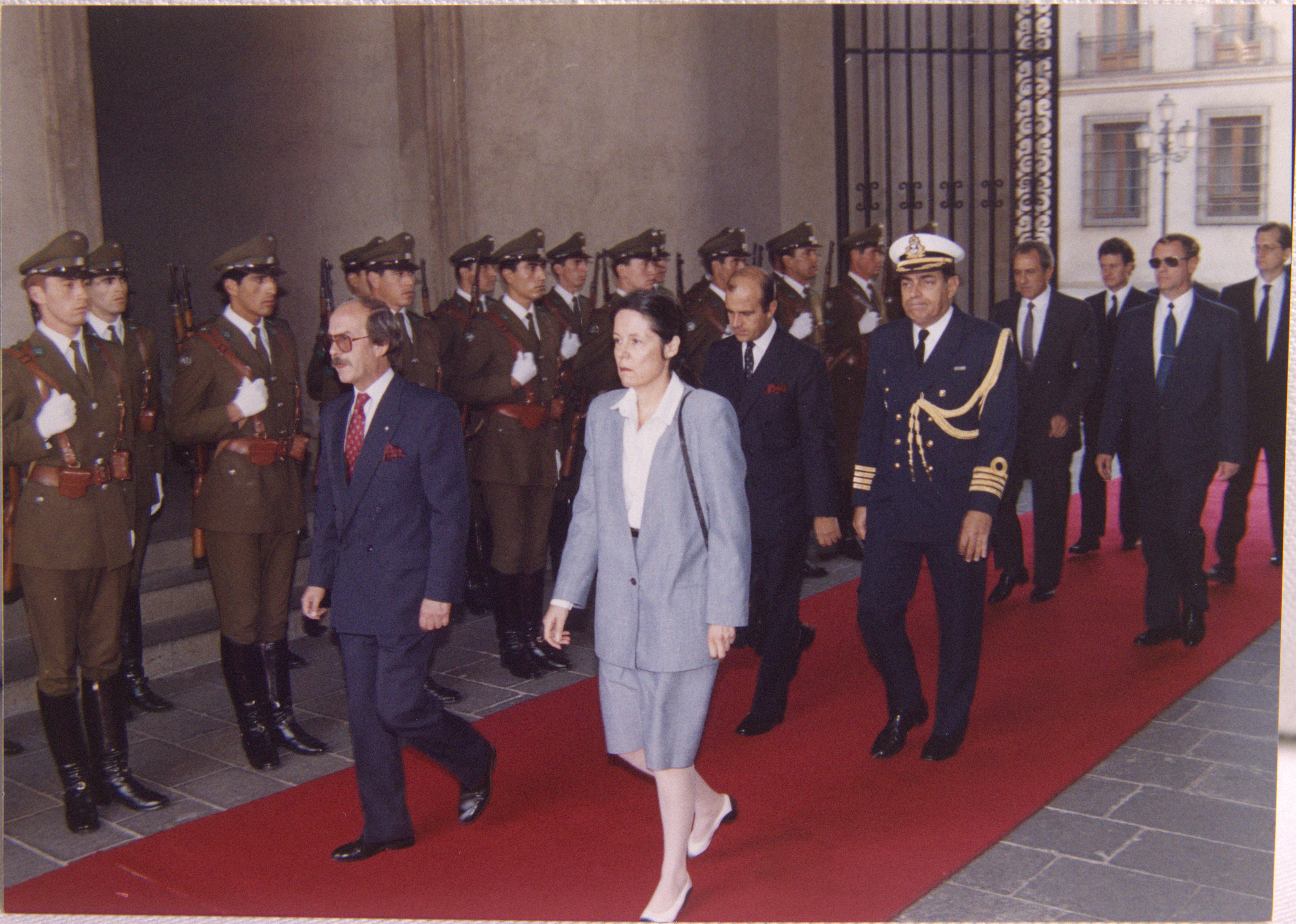 Heloisa Vilhena participa da cerimônia de apresentação de credenciais do embaixador Guilherme Leite Ribeiro, representando o corpo de funcionários da embaixada brasileira em Santiago.